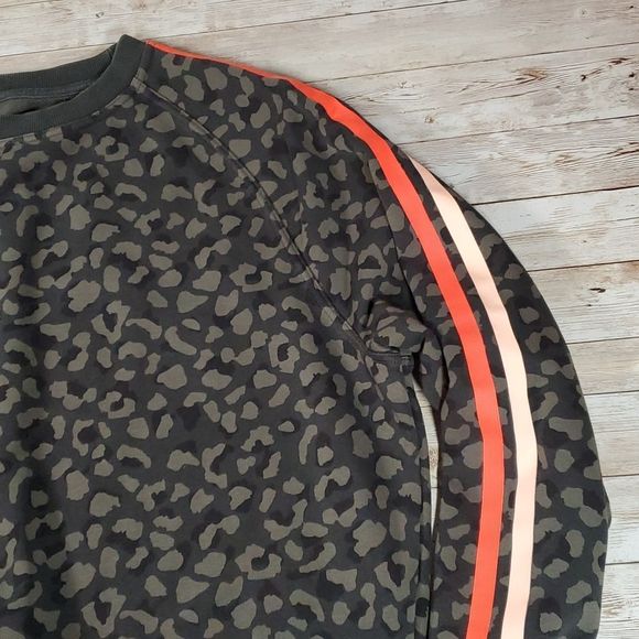 Sarah’s Day x White Fox Boutique | SDX WFA Crewneck Team Camo Sweatshirt S - Picture 5 of 14